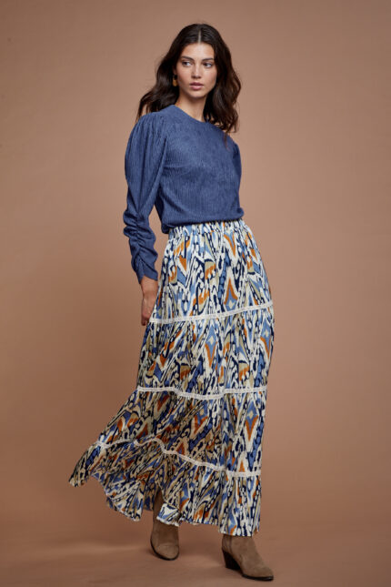 חצאית מקסי צנועה עשויה דוגמת קומות בהדפס צבעוני
