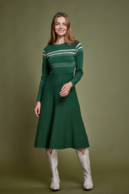 שמלת סריג צנועה לנערות בגוון ירוק עם פסי שמנת